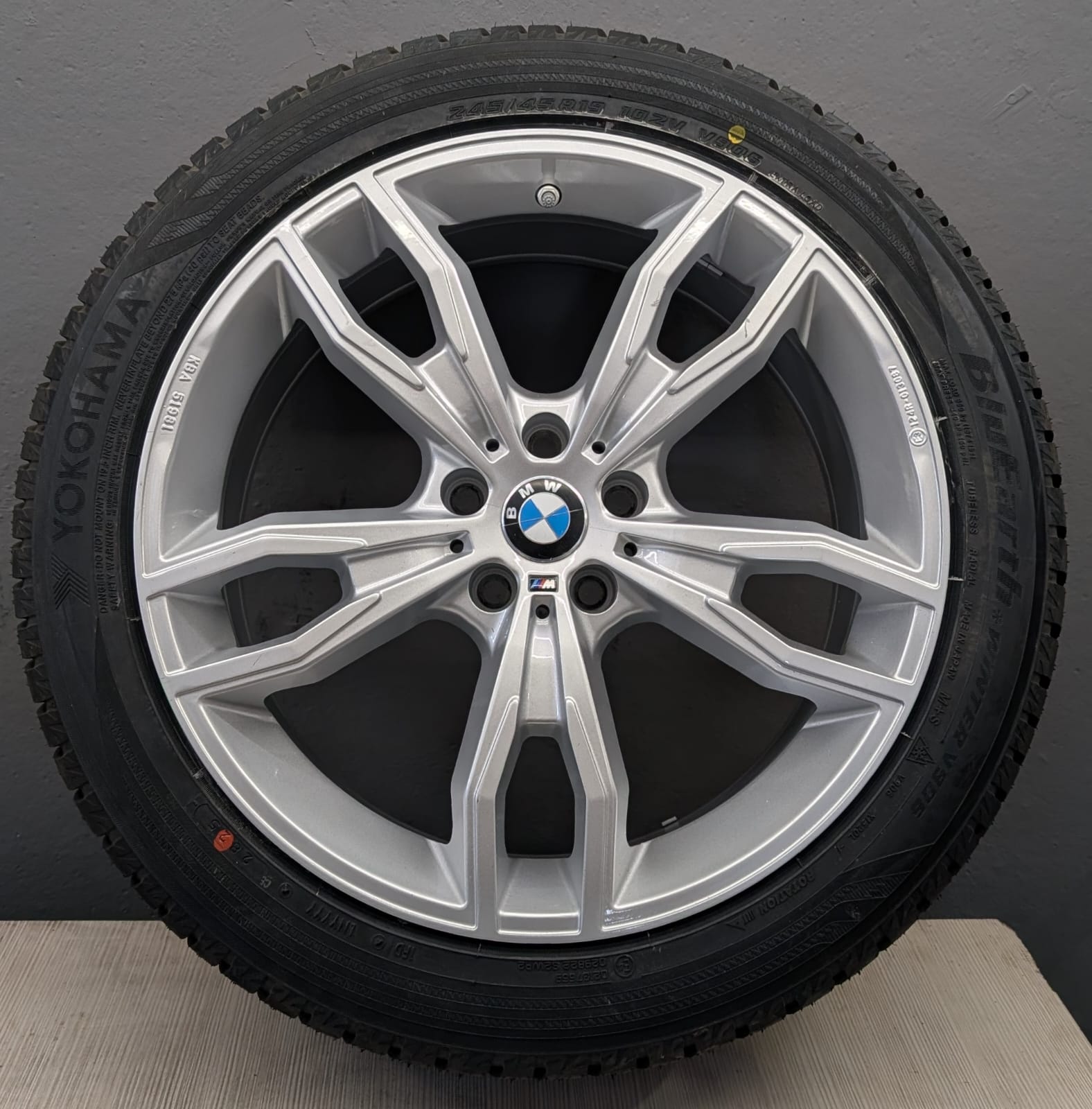 Yokohama BLUEHEART WINTER V906 245/45 R19